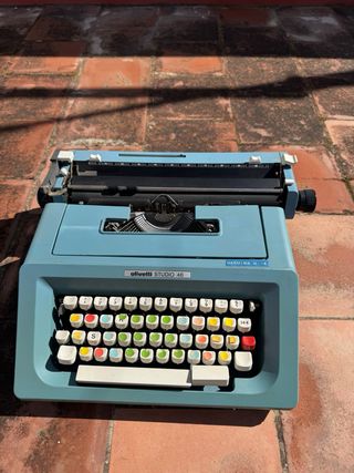 Máquina de escribir Olivetti Studio 46