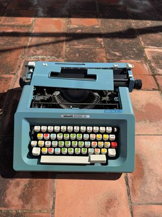 Máquina de escribir Olivetti Studio 46