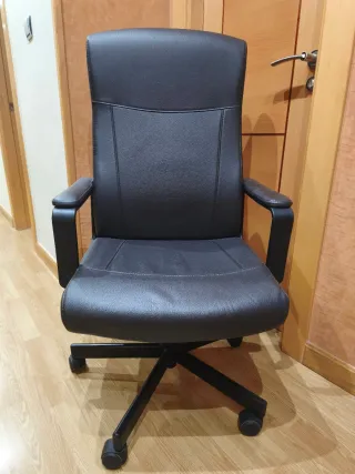 Silla de oficina negra