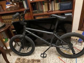 Bicicleta BMX negra
