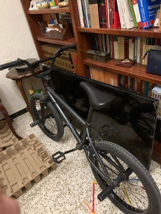 Bicicleta BMX negra
