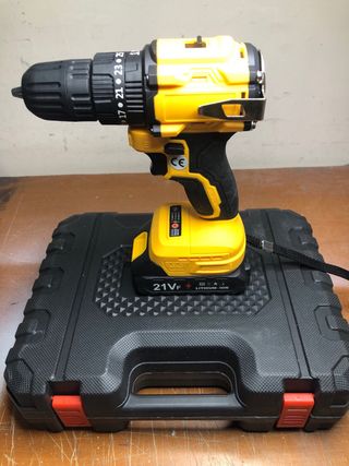 Taladro atornillador percutor 21V Batería
