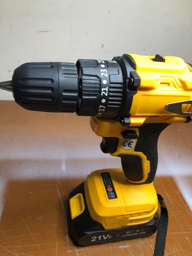 Taladro atornillador percutor 21V Batería nuevos