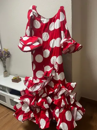 Traje de flamenca lunares rojo y blanco