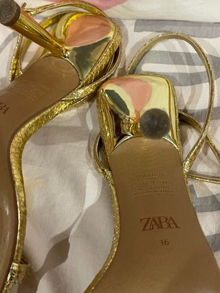 Tacones dorados Zara