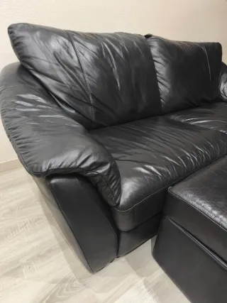 Sofá cama de piel de color negro
