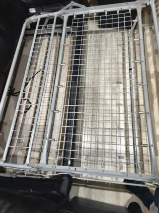 Sofá cama de piel de color negro