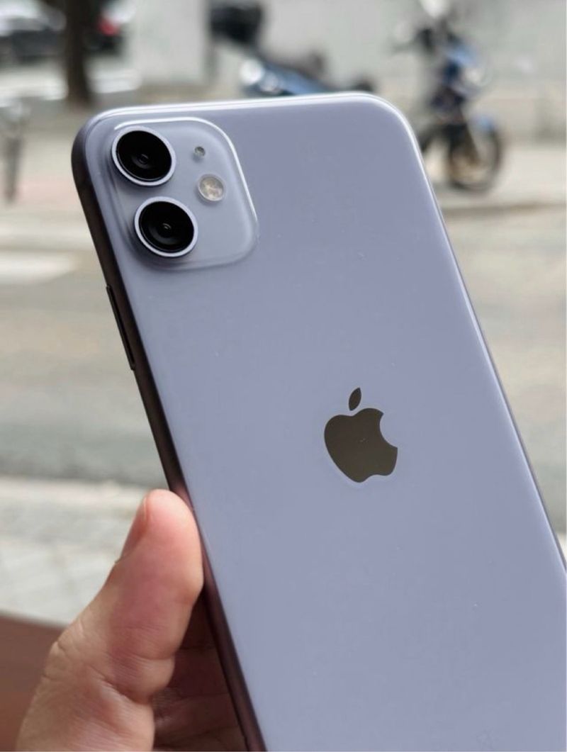 iPhone 11 Morado afbeelding 2