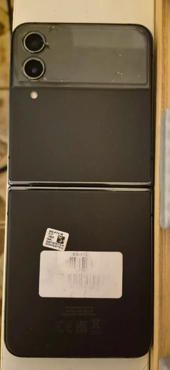Samsung Z Flip 4 En perfecto estado ni un arañazo afbeelding 2