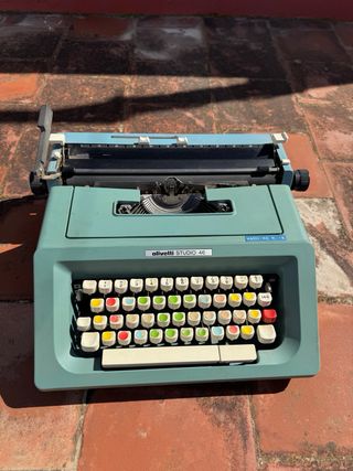 Máquina de escribir Olivetti Studio 46