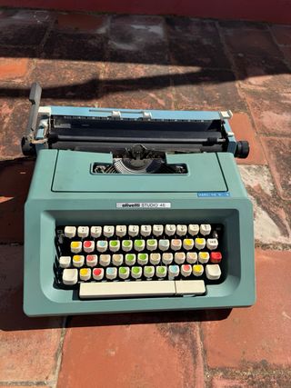 Máquina de escribir Olivetti Studio 46