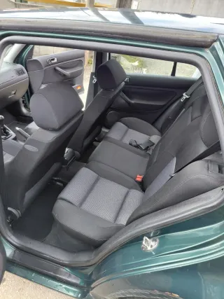 Volkswagen Golf 2000