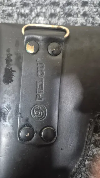 Funda de cuero para pistola 9mm