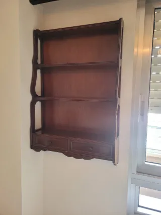 Estantería de madera con 3 baldas y 2 cajones