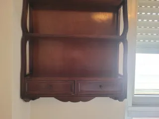 Estantería de madera con 3 baldas y 2 cajones