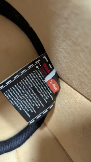 Casco de moto con flores y visera