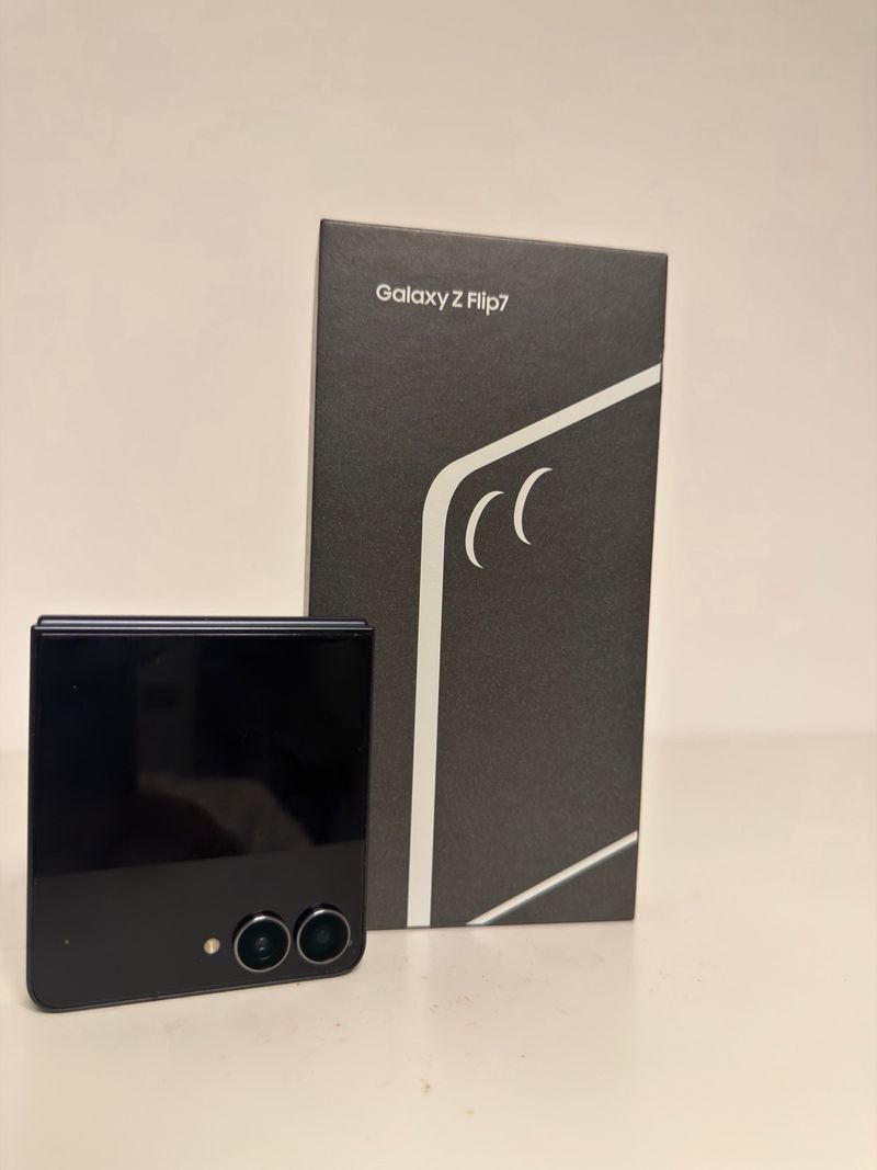 Samsung Galaxy Z Flip7 256 GB Negro Como nuevo afbeelding 3