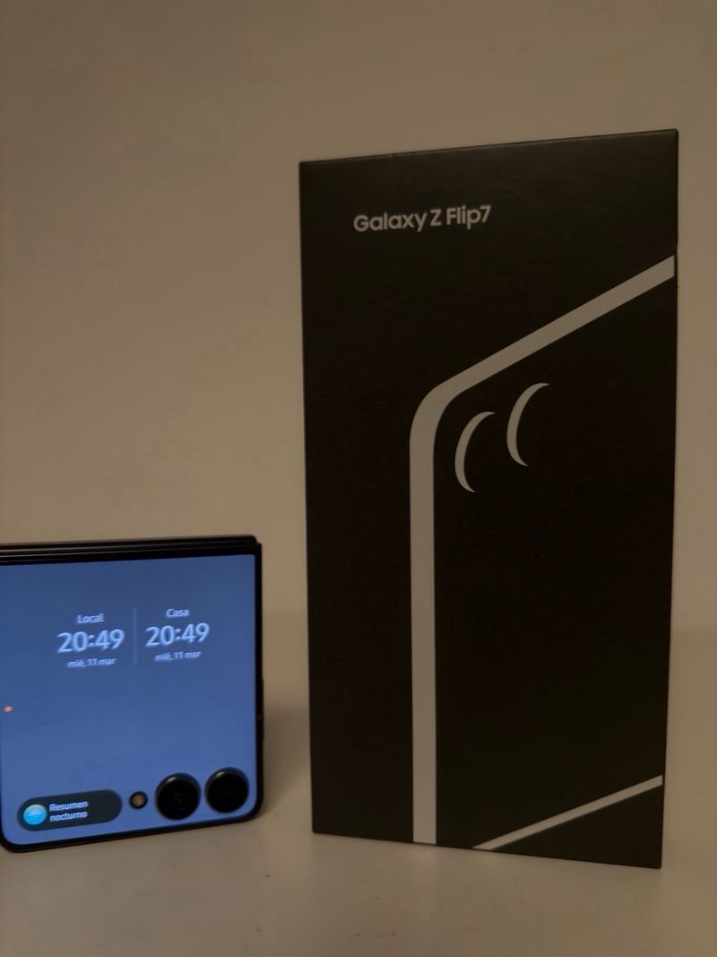 Samsung Galaxy Z Flip7 256 GB Negro Como nuevo afbeelding 6