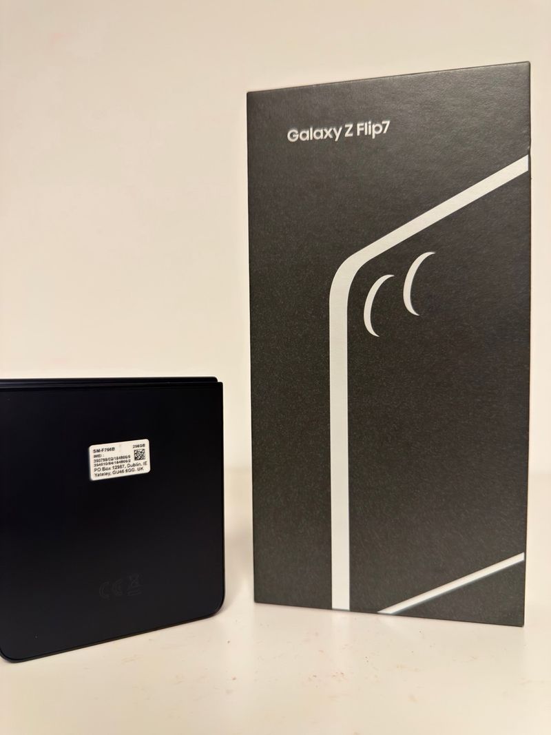 Samsung Galaxy Z Flip7 256 GB Negro Como nuevo afbeelding 2