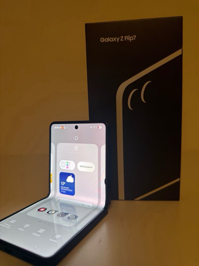 Samsung Galaxy Z Flip7 256 GB Negro Como nuevo afbeelding 5