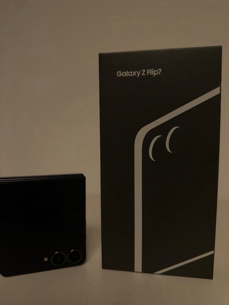 Samsung Galaxy Z Flip7 256 GB Negro Como nuevo afbeelding 8