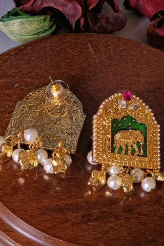 Pendientes Indios Elegantes Dorados y Verdes