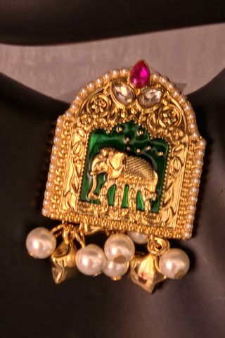 Pendientes Indios Elegantes Dorados y Verdes