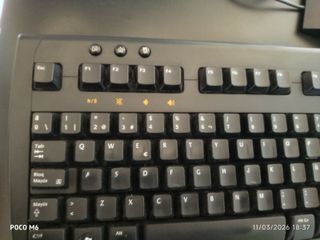 Logitech Deluxe 660 Teclado Inalámbrico