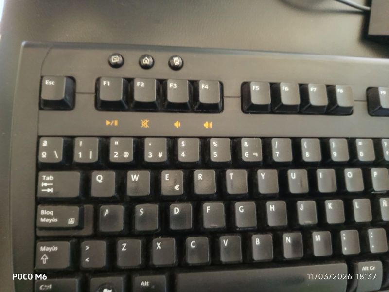 Logitech Deluxe 660 Teclado Inalámbrico afbeelding 3