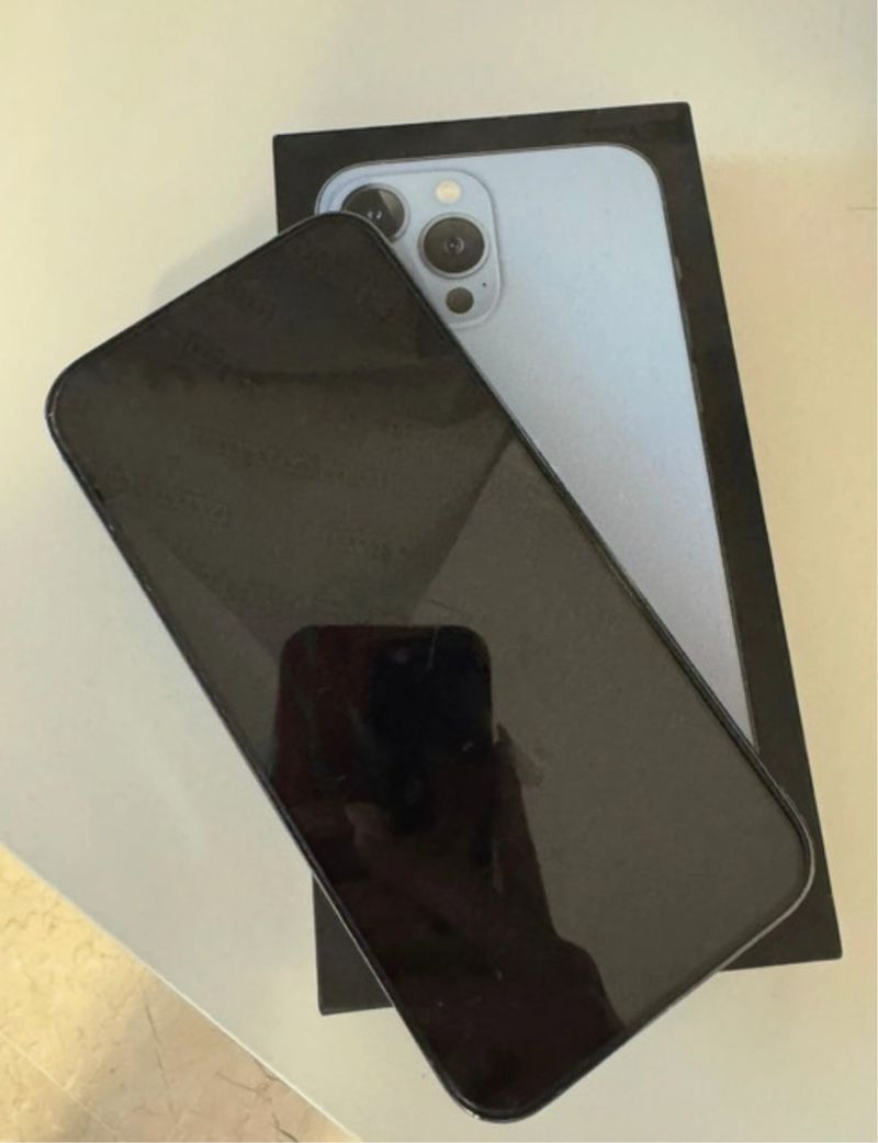 iPhone 13 Pro Max 256GB Desbloqueado en plateado