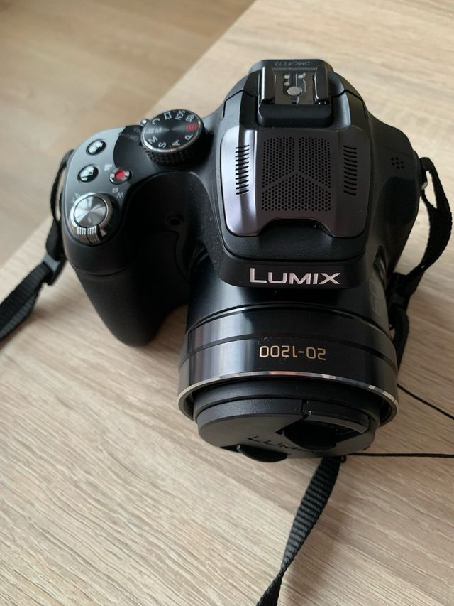 Cámara Panasonic Lumix FZ42 con funda