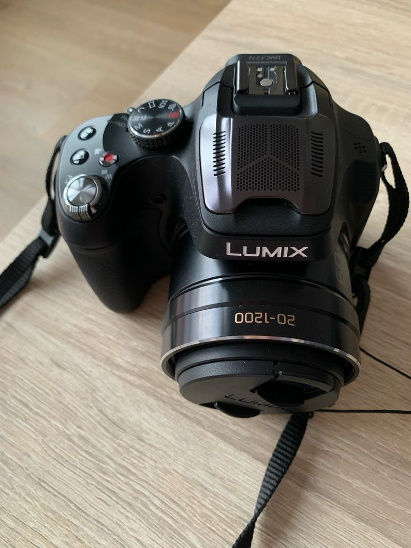 Cámara Panasonic Lumix FZ42 con funda