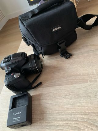 Cámara Panasonic Lumix FZ42 con funda