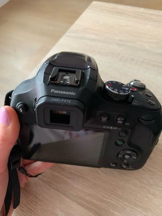 Cámara Panasonic Lumix FZ42 con funda