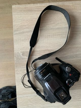 Cámara Panasonic Lumix FZ42 con funda