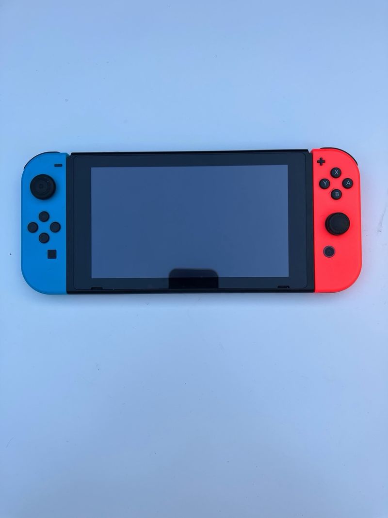 ¡COMO NUEVA! Nintendo switch con accesorios afbeelding 2