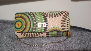 Bolso/Cartera con cadena y estampado étnico