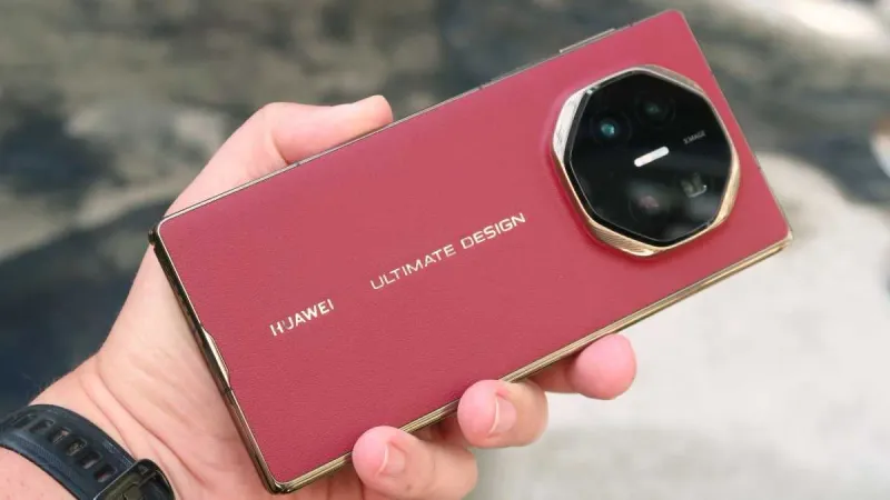 Huawei Mate XT Ultimate Trifold Dorado/Rojo afbeelding 2