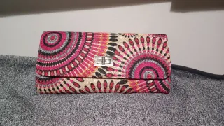 Bolso cartera rosa con estampado