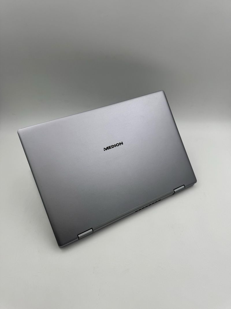 Medion 2-en-1 i5 8GB RAM 238GB SSD Táctil afbeelding 3