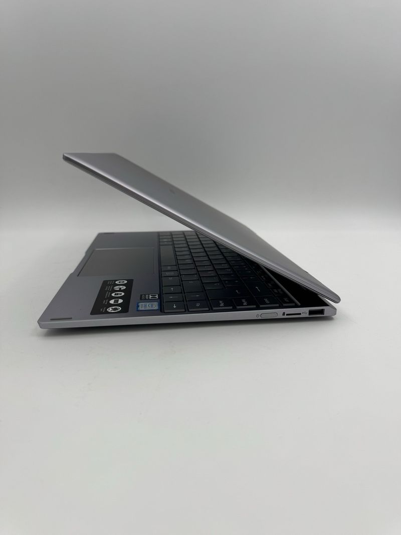 Medion 2-en-1 i5 8GB RAM 238GB SSD Táctil afbeelding 7