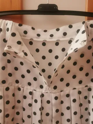 Falda blanca con lunares negros