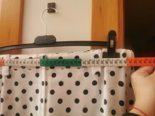 Falda blanca con lunares negros