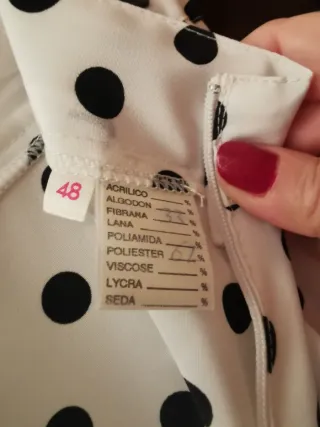 Falda blanca con lunares negros