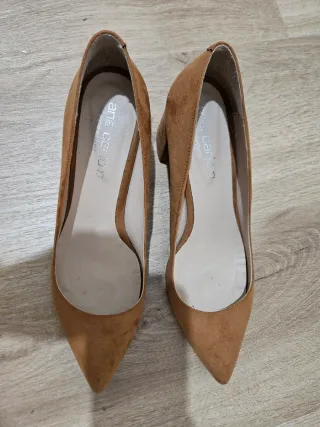 Zapatos tacón ancho beige