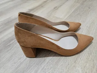 Zapatos tacón ancho beige