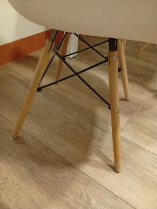 4 Sillas/Butacas Blancas Plástico y Madera