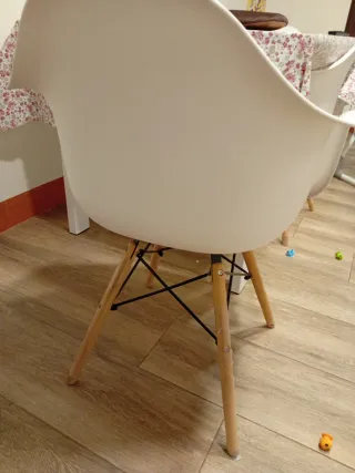 4 Sillas/Butacas Blancas Plástico y Madera