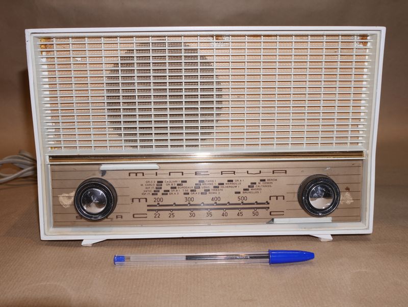 Radio Minerva Beige/Blanca Antigua