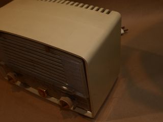 Radio Minerva Beige/Blanca Antigua